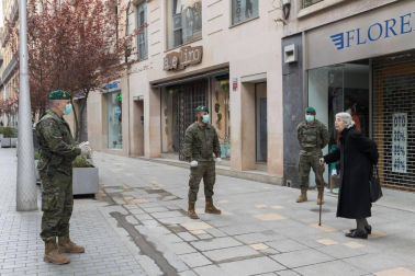 Esta pandemia provocada por el Covid-19 nos ha dejado imágenes únicas de nuestras ciudades y pueblos. Momentos que han captado nuestros fotoperiodistas y que resumen el impacto que esta enfermedad está provocando en Navarra