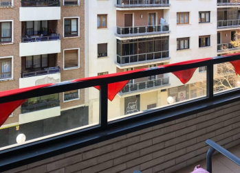 El pañuelo de San Fermín este sábado en todas las ventanas de Navarra. Esa es la idea con la que la capilla de San Fermín hace un llamamiento con motivo del cuarto peldaño de la escalera, este 4 de abril,