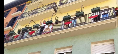 El pañuelo de San Fermín este sábado en todas las ventanas de Navarra. Esa es la idea con la que la capilla de San Fermín hace un llamamiento con motivo del cuarto peldaño de la escalera, este 4 de abril,