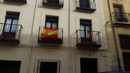 El pañuelo de San Fermín este sábado en todas las ventanas de Navarra. Esa es la idea con la que la capilla de San Fermín hace un llamamiento con motivo del cuarto peldaño de la escalera, este 4 de abril,