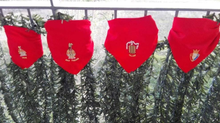 El pañuelo de San Fermín este sábado en todas las ventanas de Navarra. Esa es la idea con la que la capilla de San Fermín hace un llamamiento con motivo del cuarto peldaño de la escalera, este 4 de abril,