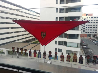 El pañuelo de San Fermín este sábado en todas las ventanas de Navarra. Esa es la idea con la que la capilla de San Fermín hace un llamamiento con motivo del cuarto peldaño de la escalera, este 4 de abril,