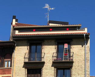 El pañuelo de San Fermín este sábado en todas las ventanas de Navarra. Esa es la idea con la que la capilla de San Fermín hace un llamamiento con motivo del cuarto peldaño de la escalera, este 4 de abril,