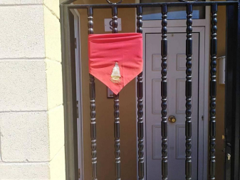 El pañuelo de San Fermín este sábado en todas las ventanas de Navarra. Esa es la idea con la que la capilla de San Fermín hace un llamamiento con motivo del cuarto peldaño de la escalera, este 4 de abril,