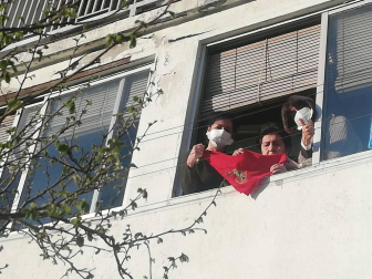 El pañuelo de San Fermín este sábado en todas las ventanas de Navarra. Esa es la idea con la que la capilla de San Fermín hace un llamamiento con motivo del cuarto peldaño de la escalera, este 4 de abril,