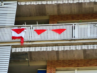 El pañuelo de San Fermín este sábado en todas las ventanas de Navarra. Esa es la idea con la que la capilla de San Fermín hace un llamamiento con motivo del cuarto peldaño de la escalera, este 4 de abril,