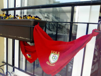 El pañuelo de San Fermín este sábado en todas las ventanas de Navarra. Esa es la idea con la que la capilla de San Fermín hace un llamamiento con motivo del cuarto peldaño de la escalera, este 4 de abril,