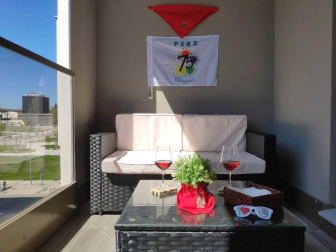 El pañuelo de San Fermín este sábado en todas las ventanas de Navarra. Esa es la idea con la que la capilla de San Fermín hace un llamamiento con motivo del cuarto peldaño de la escalera, este 4 de abril,