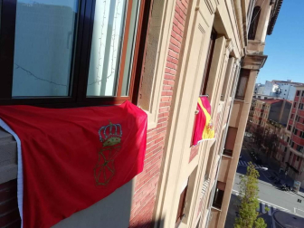 El pañuelo de San Fermín este sábado en todas las ventanas de Navarra. Esa es la idea con la que la capilla de San Fermín hace un llamamiento con motivo del cuarto peldaño de la escalera, este 4 de abril,