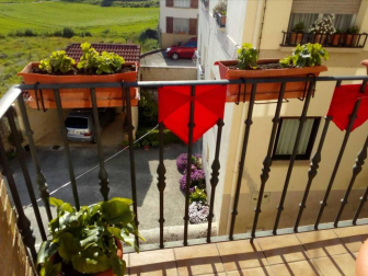 El pañuelo de San Fermín este sábado en todas las ventanas de Navarra. Esa es la idea con la que la capilla de San Fermín hace un llamamiento con motivo del cuarto peldaño de la escalera, este 4 de abril,