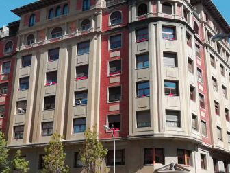 El pañuelo de San Fermín este sábado en todas las ventanas de Navarra. Esa es la idea con la que la capilla de San Fermín hace un llamamiento con motivo del cuarto peldaño de la escalera, este 4 de abril,