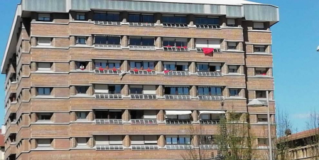 El pañuelo de San Fermín este sábado en todas las ventanas de Navarra. Esa es la idea con la que la capilla de San Fermín hace un llamamiento con motivo del cuarto peldaño de la escalera, este 4 de abril,