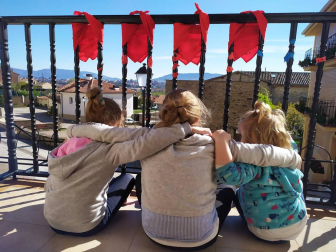 El pañuelo de San Fermín este sábado en todas las ventanas de Navarra. Esa es la idea con la que la capilla de San Fermín hace un llamamiento con motivo del cuarto peldaño de la escalera, este 4 de abril,