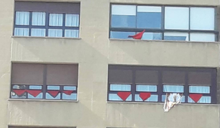 El pañuelo de San Fermín este sábado en todas las ventanas de Navarra. Esa es la idea con la que la capilla de San Fermín hace un llamamiento con motivo del cuarto peldaño de la escalera, este 4 de abril,