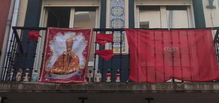 El pañuelo de San Fermín este sábado en todas las ventanas de Navarra. Esa es la idea con la que la capilla de San Fermín hace un llamamiento con motivo del cuarto peldaño de la escalera, este 4 de abril,