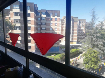 El pañuelo de San Fermín este sábado en todas las ventanas de Navarra. Esa es la idea con la que la capilla de San Fermín hace un llamamiento con motivo del cuarto peldaño de la escalera, este 4 de abril,