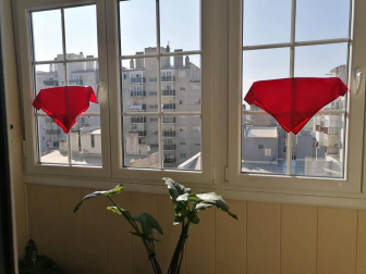 El pañuelo de San Fermín este sábado en todas las ventanas de Navarra. Esa es la idea con la que la capilla de San Fermín hace un llamamiento con motivo del cuarto peldaño de la escalera, este 4 de abril,