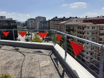 El pañuelo de San Fermín este sábado en todas las ventanas de Navarra. Esa es la idea con la que la capilla de San Fermín hace un llamamiento con motivo del cuarto peldaño de la escalera, este 4 de abril,