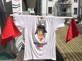 El pañuelo de San Fermín este sábado en todas las ventanas de Navarra. Esa es la idea con la que la capilla de San Fermín hace un llamamiento con motivo del cuarto peldaño de la escalera, este 4 de abril,
