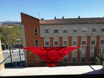 El pañuelo de San Fermín este sábado en todas las ventanas de Navarra. Esa es la idea con la que la capilla de San Fermín hace un llamamiento con motivo del cuarto peldaño de la escalera, este 4 de abril,