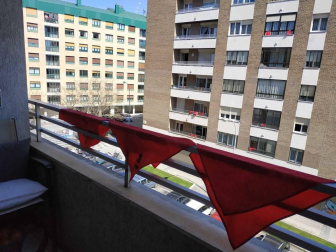 El pañuelo de San Fermín este sábado en todas las ventanas de Navarra. Esa es la idea con la que la capilla de San Fermín hace un llamamiento con motivo del cuarto peldaño de la escalera, este 4 de abril,