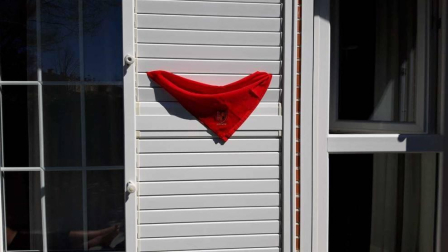 El pañuelo de San Fermín este sábado en todas las ventanas de Navarra. Esa es la idea con la que la capilla de San Fermín hace un llamamiento con motivo del cuarto peldaño de la escalera, este 4 de abril,