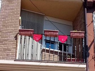 El pañuelo de San Fermín este sábado en todas las ventanas de Navarra. Esa es la idea con la que la capilla de San Fermín hace un llamamiento con motivo del cuarto peldaño de la escalera, este 4 de abril,