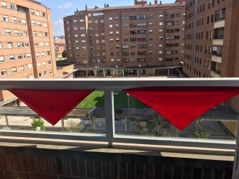 El pañuelo de San Fermín este sábado en todas las ventanas de Navarra. Esa es la idea con la que la capilla de San Fermín hace un llamamiento con motivo del cuarto peldaño de la escalera, este 4 de abril,