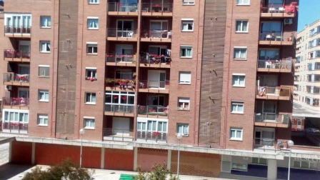 El pañuelo de San Fermín este sábado en todas las ventanas de Navarra. Esa es la idea con la que la capilla de San Fermín hace un llamamiento con motivo del cuarto peldaño de la escalera, este 4 de abril,