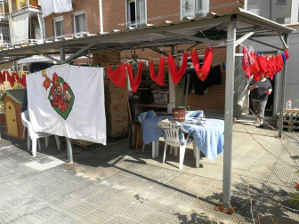 El pañuelo de San Fermín este sábado en todas las ventanas de Navarra. Esa es la idea con la que la capilla de San Fermín hace un llamamiento con motivo del cuarto peldaño de la escalera, este 4 de abril,