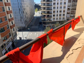 El pañuelo de San Fermín este sábado en todas las ventanas de Navarra. Esa es la idea con la que la capilla de San Fermín hace un llamamiento con motivo del cuarto peldaño de la escalera, este 4 de abril,