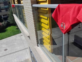 El pañuelo de San Fermín este sábado en todas las ventanas de Navarra. Esa es la idea con la que la capilla de San Fermín hace un llamamiento con motivo del cuarto peldaño de la escalera, este 4 de abril,