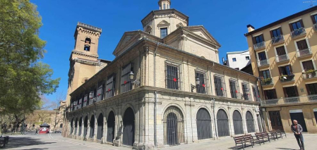 El pañuelo de San Fermín este sábado en todas las ventanas de Navarra. Esa es la idea con la que la capilla de San Fermín hace un llamamiento con motivo del cuarto peldaño de la escalera, este 4 de abril,