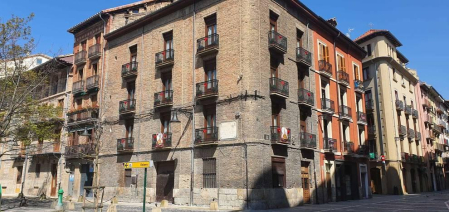 El pañuelo de San Fermín este sábado en todas las ventanas de Navarra. Esa es la idea con la que la capilla de San Fermín hace un llamamiento con motivo del cuarto peldaño de la escalera, este 4 de abril,