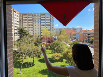 El pañuelo de San Fermín este sábado en todas las ventanas de Navarra. Esa es la idea con la que la capilla de San Fermín hace un llamamiento con motivo del cuarto peldaño de la escalera, este 4 de abril,