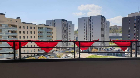 El pañuelo de San Fermín este sábado en todas las ventanas de Navarra. Esa es la idea con la que la capilla de San Fermín hace un llamamiento con motivo del cuarto peldaño de la escalera, este 4 de abril,