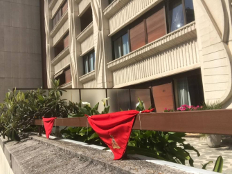 El pañuelo de San Fermín este sábado en todas las ventanas de Navarra. Esa es la idea con la que la capilla de San Fermín hace un llamamiento con motivo del cuarto peldaño de la escalera, este 4 de abril,