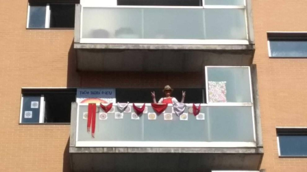 El pañuelo de San Fermín este sábado en todas las ventanas de Navarra. Esa es la idea con la que la capilla de San Fermín hace un llamamiento con motivo del cuarto peldaño de la escalera, este 4 de abril,