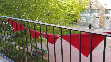 El pañuelo de San Fermín este sábado en todas las ventanas de Navarra. Esa es la idea con la que la capilla de San Fermín hace un llamamiento con motivo del cuarto peldaño de la escalera, este 4 de abril,