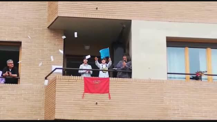 Ángel de Tudela, desde el balcón de su casa
