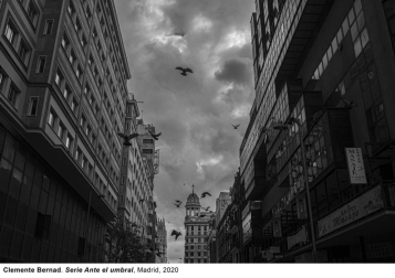 'Ante el umbral' es la exposición que el fotógrafo navarro Clemente Bernad muestra en la página web del Museo Reina Sofía, compuesta por 30 fotografías del confinamiento