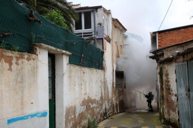 Las llamas afectaron a una casa que se utiliza como segunda residencia y cuyos dueños, de Pamplona, no se encontraban en el interior en el momento del suceso.