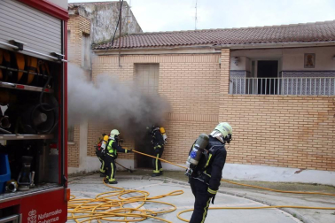 Las llamas afectaron a una casa que se utiliza como segunda residencia y cuyos dueños, de Pamplona, no se encontraban en el interior en el momento del suceso.