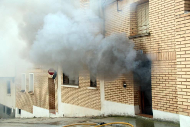 Las llamas afectaron a una casa que se utiliza como segunda residencia y cuyos dueños, de Pamplona, no se encontraban en el interior en el momento del suceso.