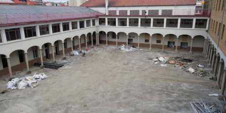 Los trabajos de demolición han comenzado por la pista cubierta