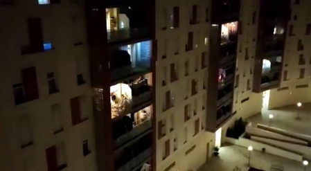 Vídeo | La Feria de Abril sevillana se celebra en los balcones