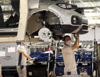 Tras seis semanas de parón, la producción de coches retornó este 27 de abril a Landaben.
