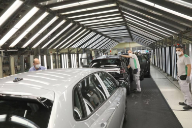 Tras seis semanas de parón, la producción de coches retornó este 27 de abril a Landaben.