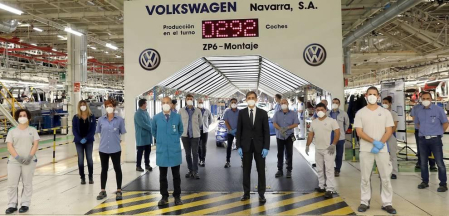 Tras seis semanas de parón, la producción de coches retornó este 27 de abril a Landaben.