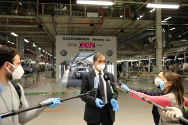 Tras seis semanas de parón, la producción de coches retornó este 27 de abril a Landaben.